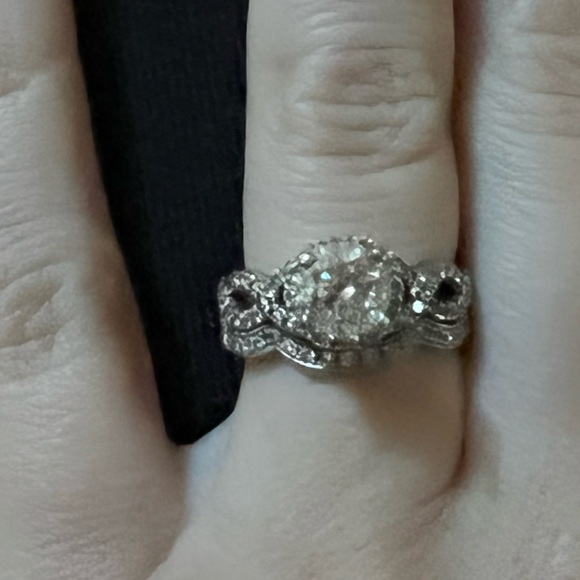 Gorgeous Diamond ring, natural diamonds, white gold, 1ct. Center, 2ct. total - Picture 5 of 5